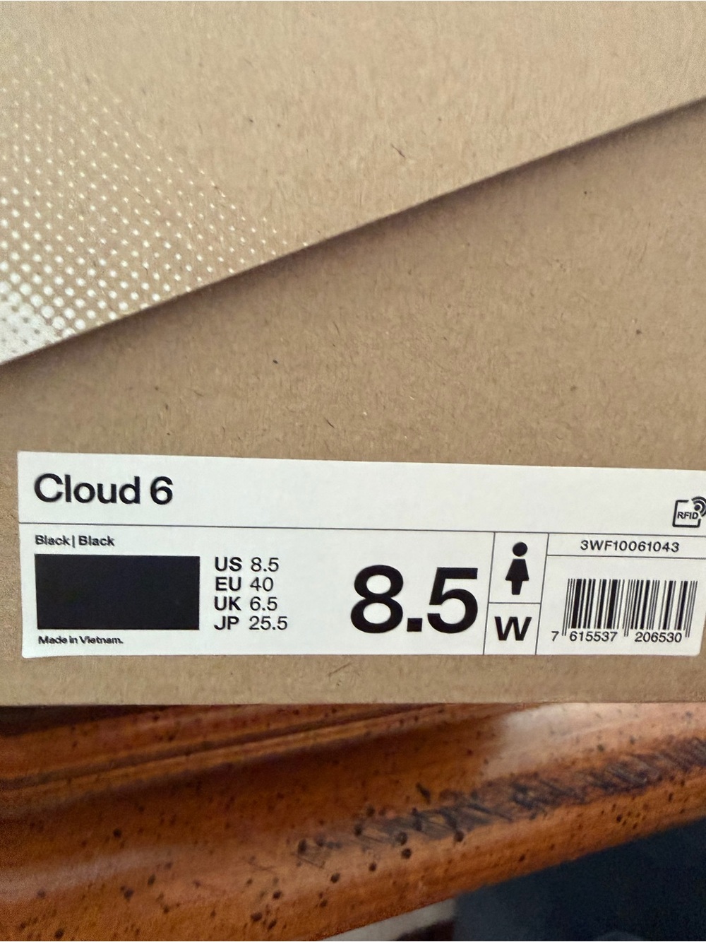 On Cloud 6 Women’s Running Shoes in Black/Black. - Picture 5 of 6